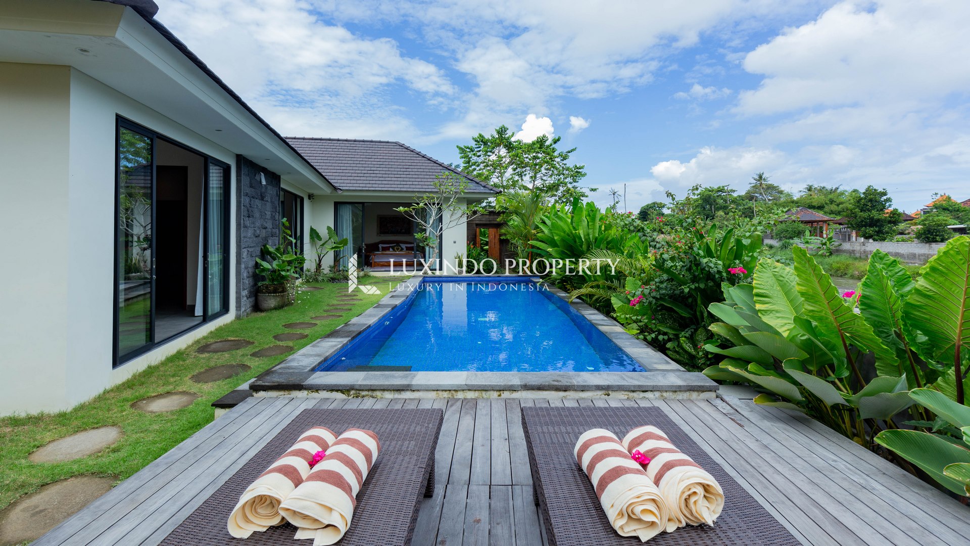SUKAWATI – 3BR MODERN BALINESE STYLE FOR LEASEHOLD (LHV1044)
